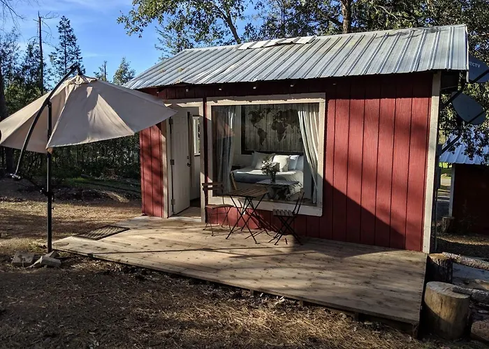 The Red Rooster Lodge