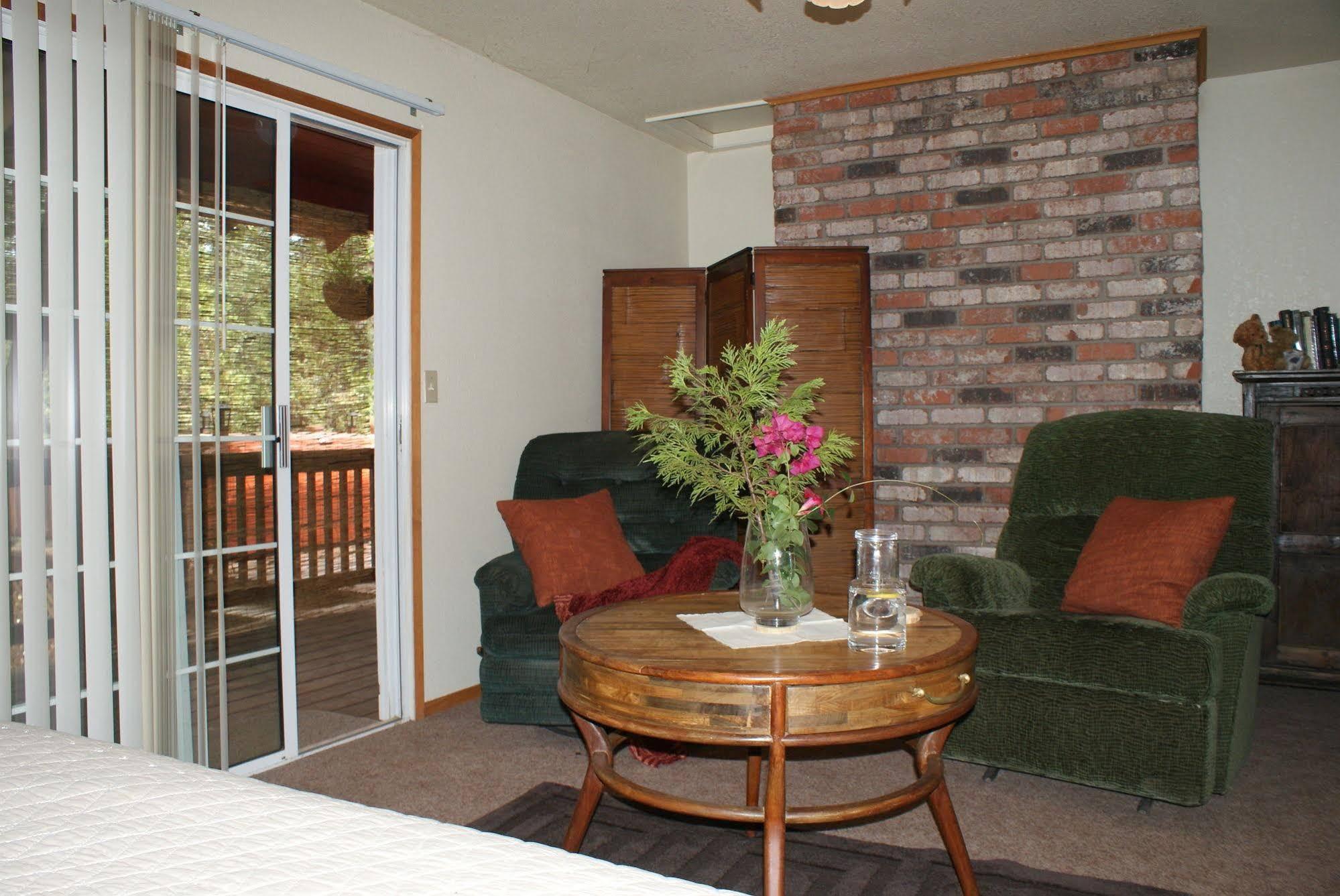 The Red Rooster Bed & Breakfast Coulterville